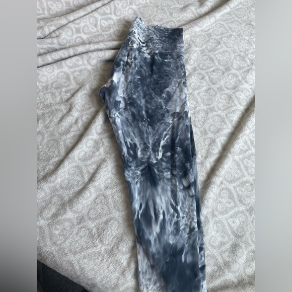 Barely worn Lululemon Tights - Picture 2 of 4